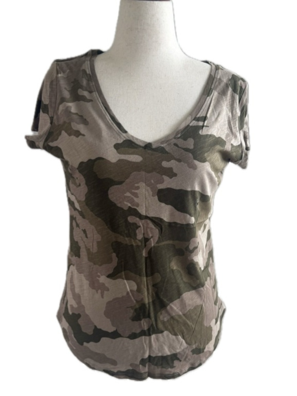 NY & Co | Camo Cap Sleeve V Neck T-shirt | M | NWOT